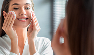 Pasos para una correcta limpieza facial: piel limpia y saludable - Pomys