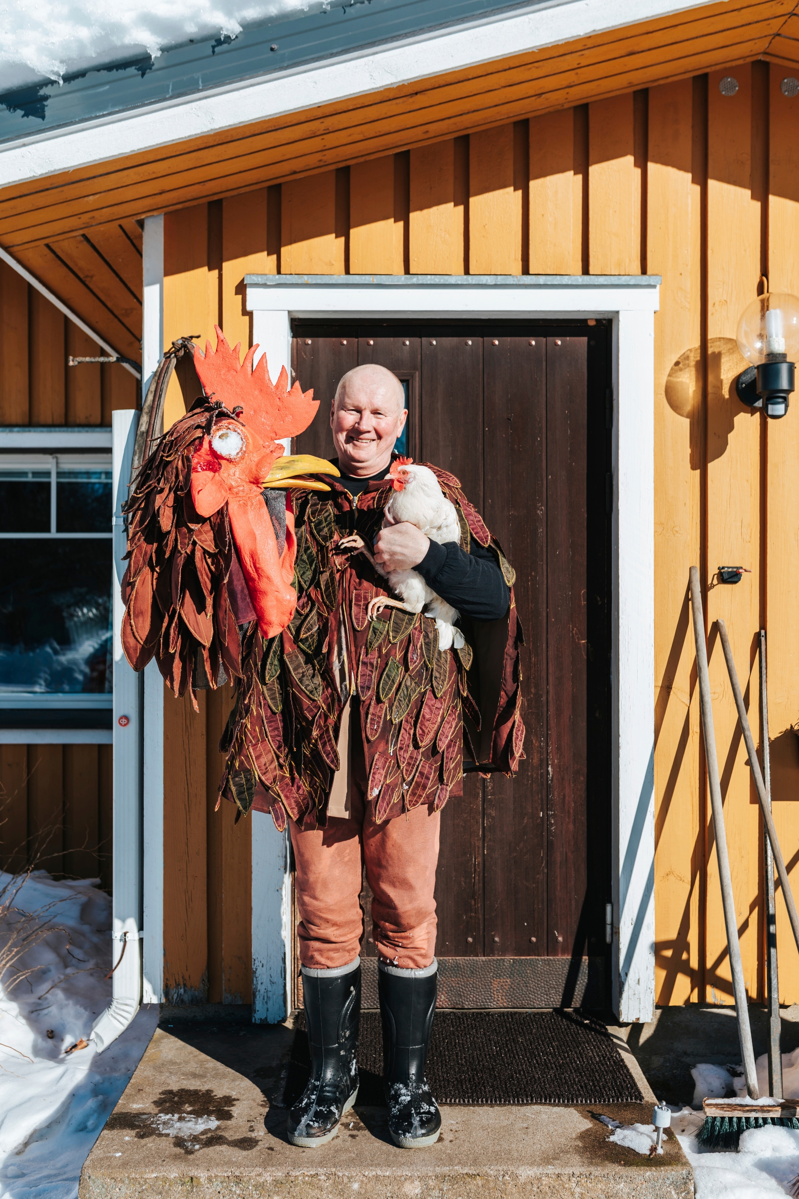 Juha Taskinen kukkoesiintymisasussa.