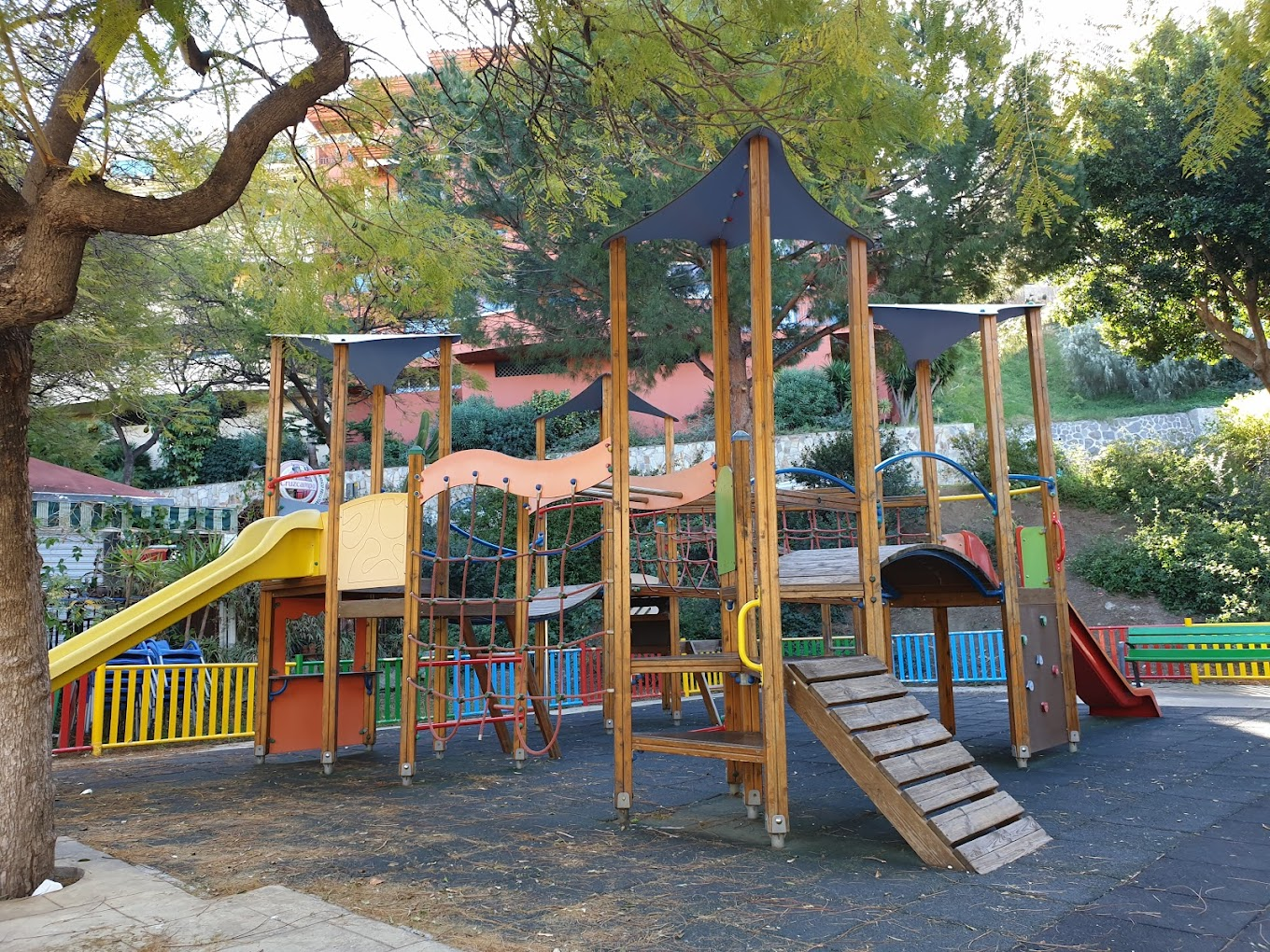 Parque Infantil Alona Pavlovska