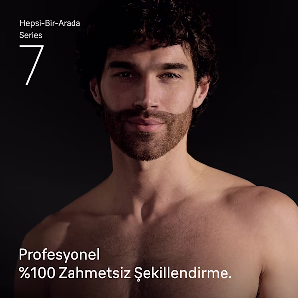 Braun Series 7 hepsi bir arada düzeltici kitini kullandıktan sonra genç üstsüz adam Braun Series 7 hepsi bir arada düzeltici kitini kullandıktan sonra genç üstsüz adam