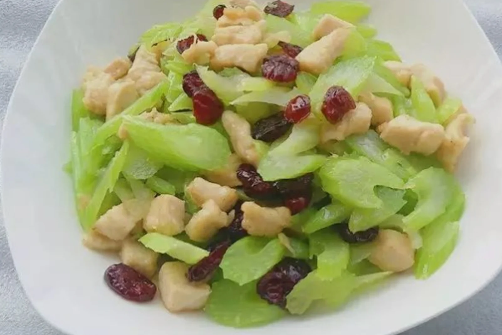 西芹鸡肉炒蔓越莓干
