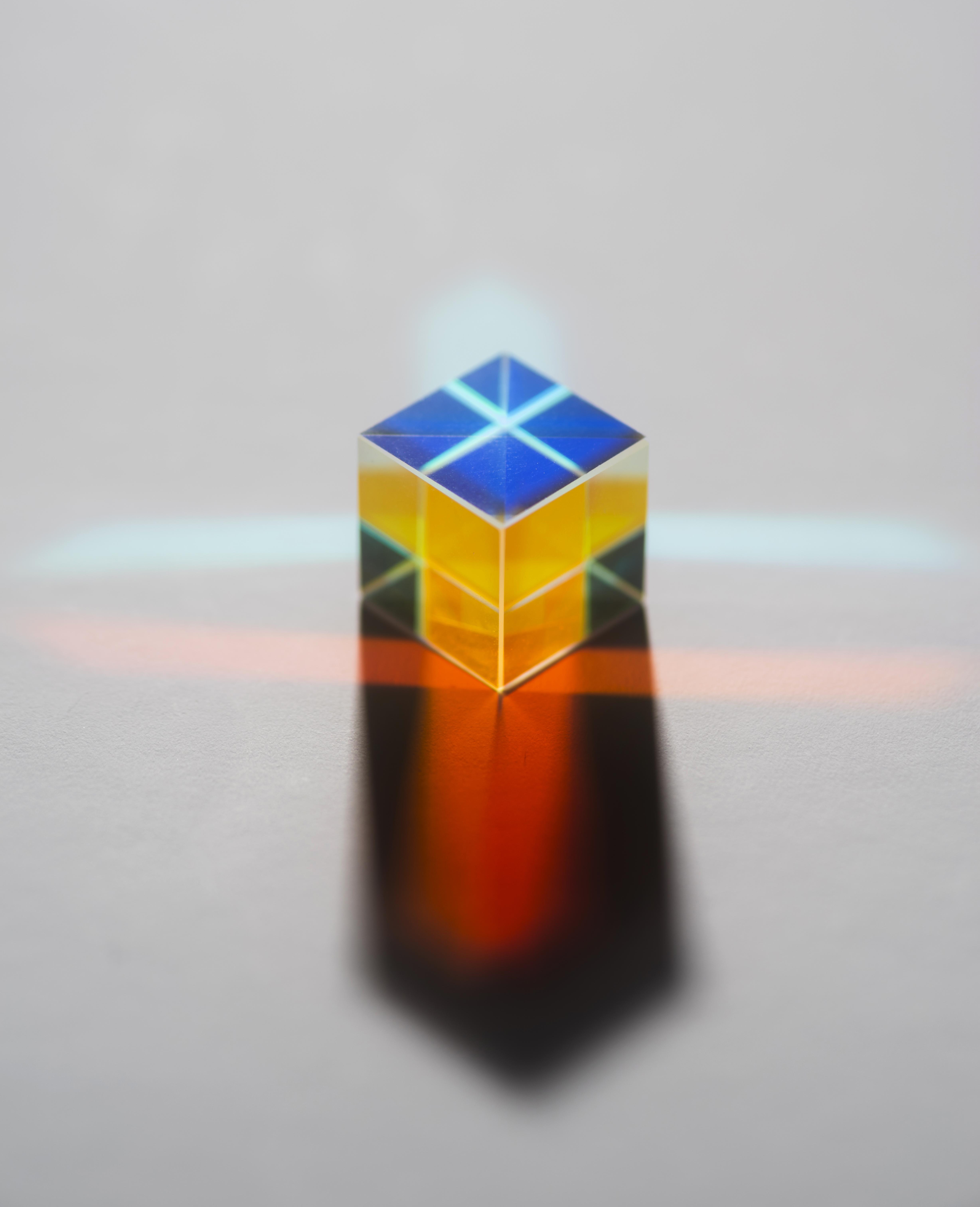light-prisms-colorful-effect