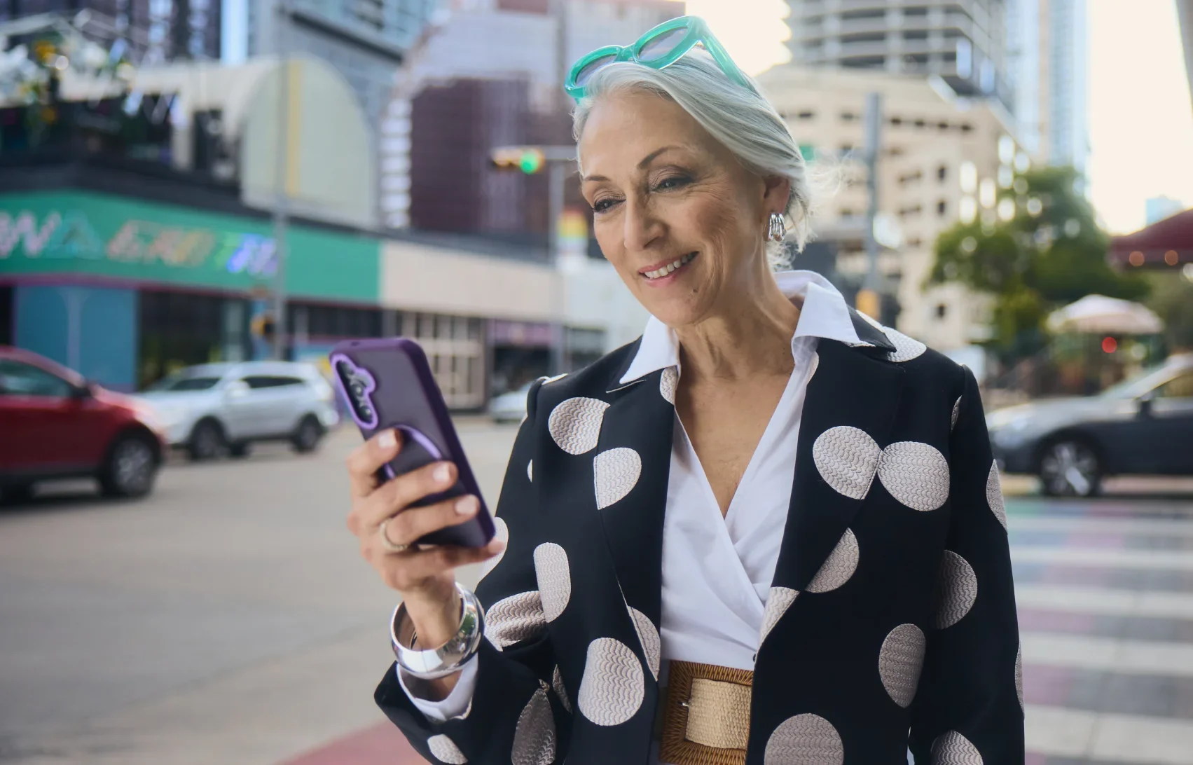 A TELUS customer enjoys our reliable network, as she connects with loved ones on the go.