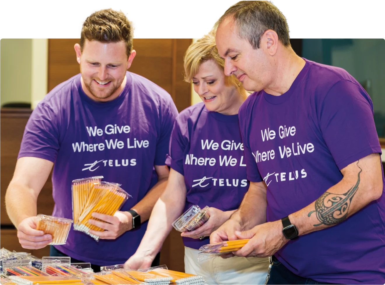 Fourgonnette TELUS remplie de biens essentiels pour aider les personnes touchées par des catastrophes naturelles.