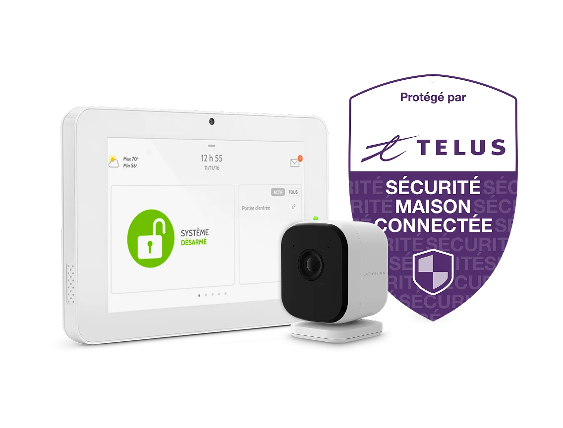 Enfant entrant dans une maison moderne suivi de son chien et sa famille, avec l’affiche TELUS Sécurité à l’avant-plan