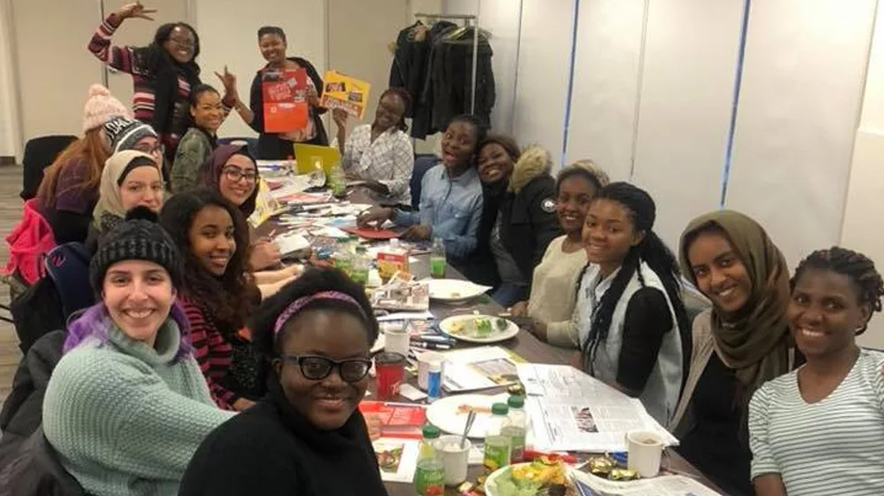 Un groupe de jeunes filles