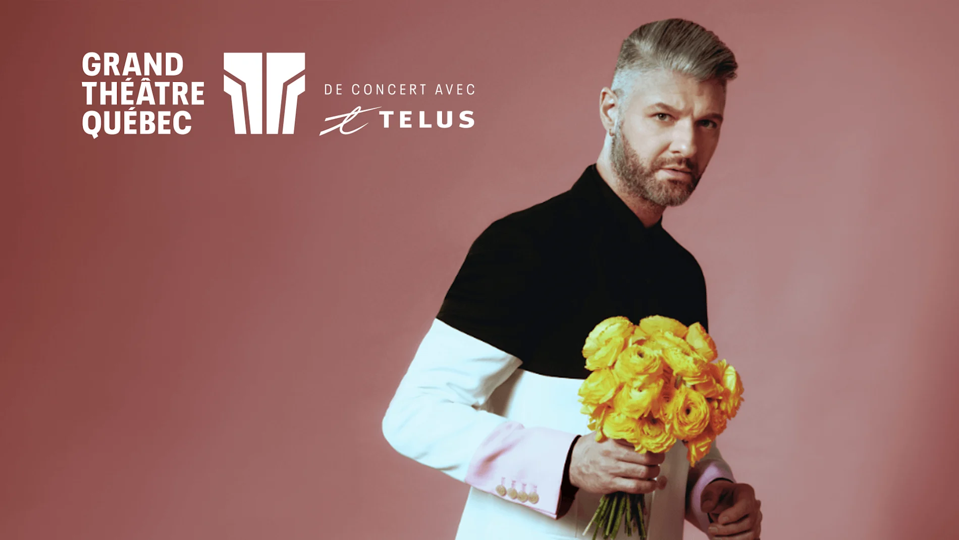 Une image de Pierre Lapointe tenant un bouquet de fleurs jaune. Dans la bordure supérieure jaune apparaissent les logos du Grand Théâtre Québec et de Telus.