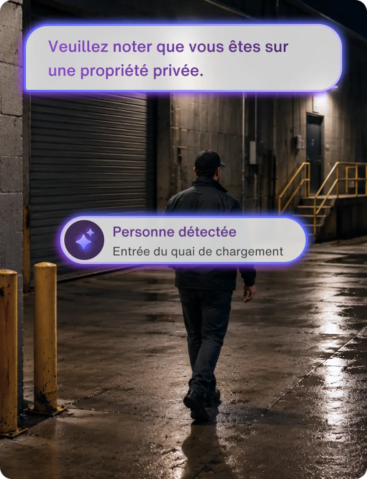 Alerte de sécurité montrant une personne près d’un quai de chargement la nuit avec notification de détection par IA.