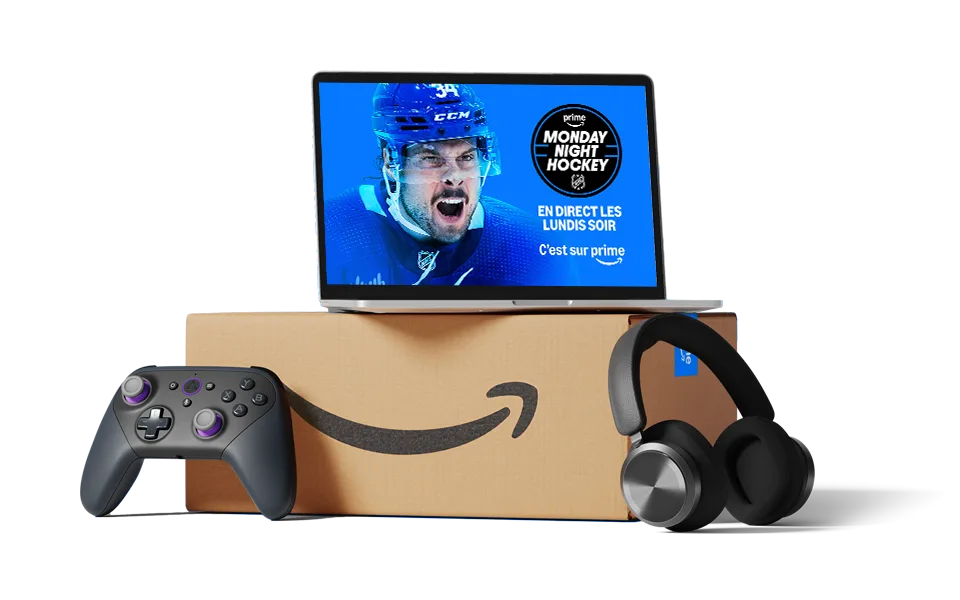 Plusieurs boîtes de livraison Amazon Prime entourent un écran de tablette. Sur la tablette, un joueur de hockey est placé à côté d’un badge « Prime Monday Night Hockey ».