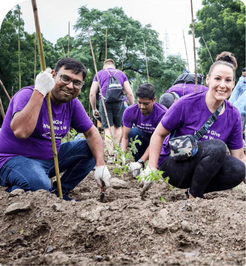 TELUS team members planting a row in India. 