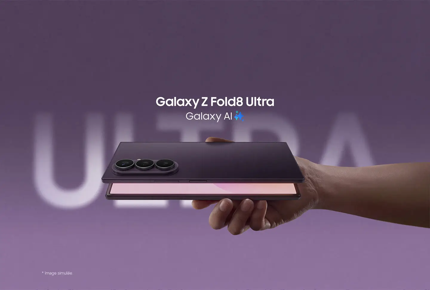 Une main tenant le Samsung Galaxy Z Fold8 Ultra en couleur Ombre violette, avec le logo Galaxy AI.
