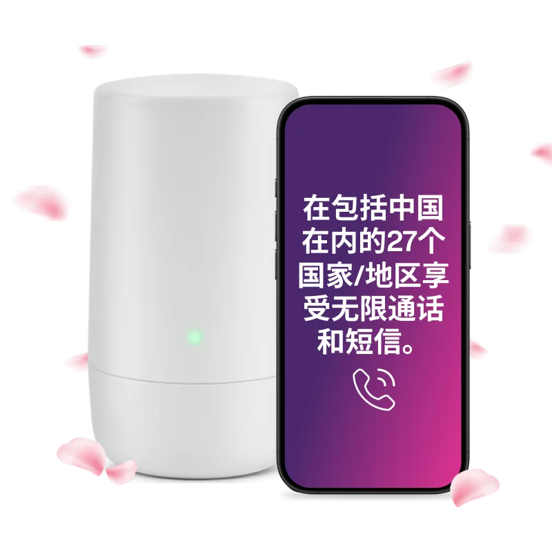 一部TELUS调制调节器被放置于一部智能手机旁，背景是飄落的桃花花瓣。