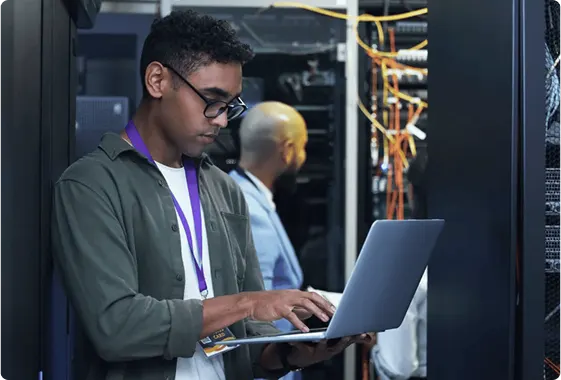 A TELUS Cybersecurity specialist undertakes an offensive security test.