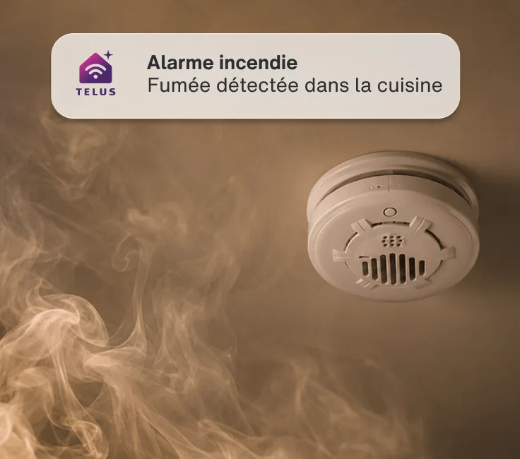 De la fumée tourbillonne en direction d'un détecteur de fumée activé. Une alerte dans l'appli indique : « Alarme incendie – Fumée détectée dans la cuisine ».