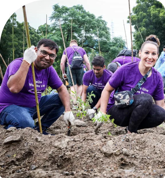 TELUS team members planting a row in India. 