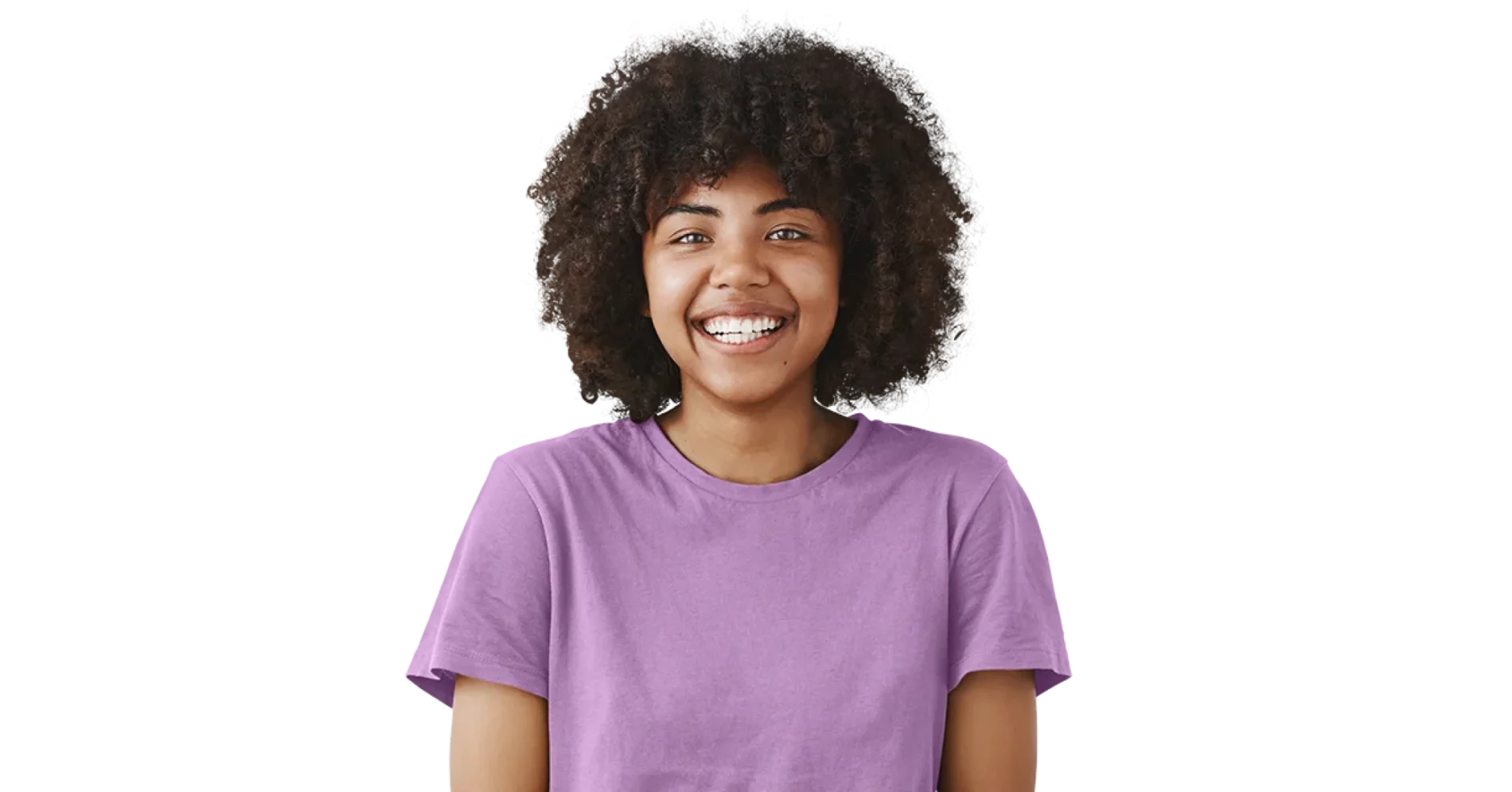 Une jeune fille portant un t-shirt violet.