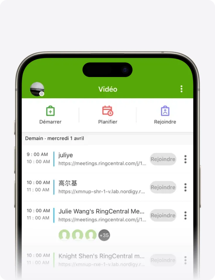 Écran de téléphone affichant des options de réunion et un calendrier d’équipe avec événements.
