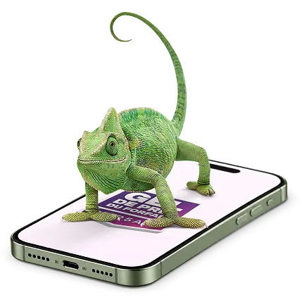 Un caméléon vert perché sur le dessus d’un téléphone intelligent qui indique « GEL DE PRIX DU FORFAIT POUR 5 ANS » sur son écran.