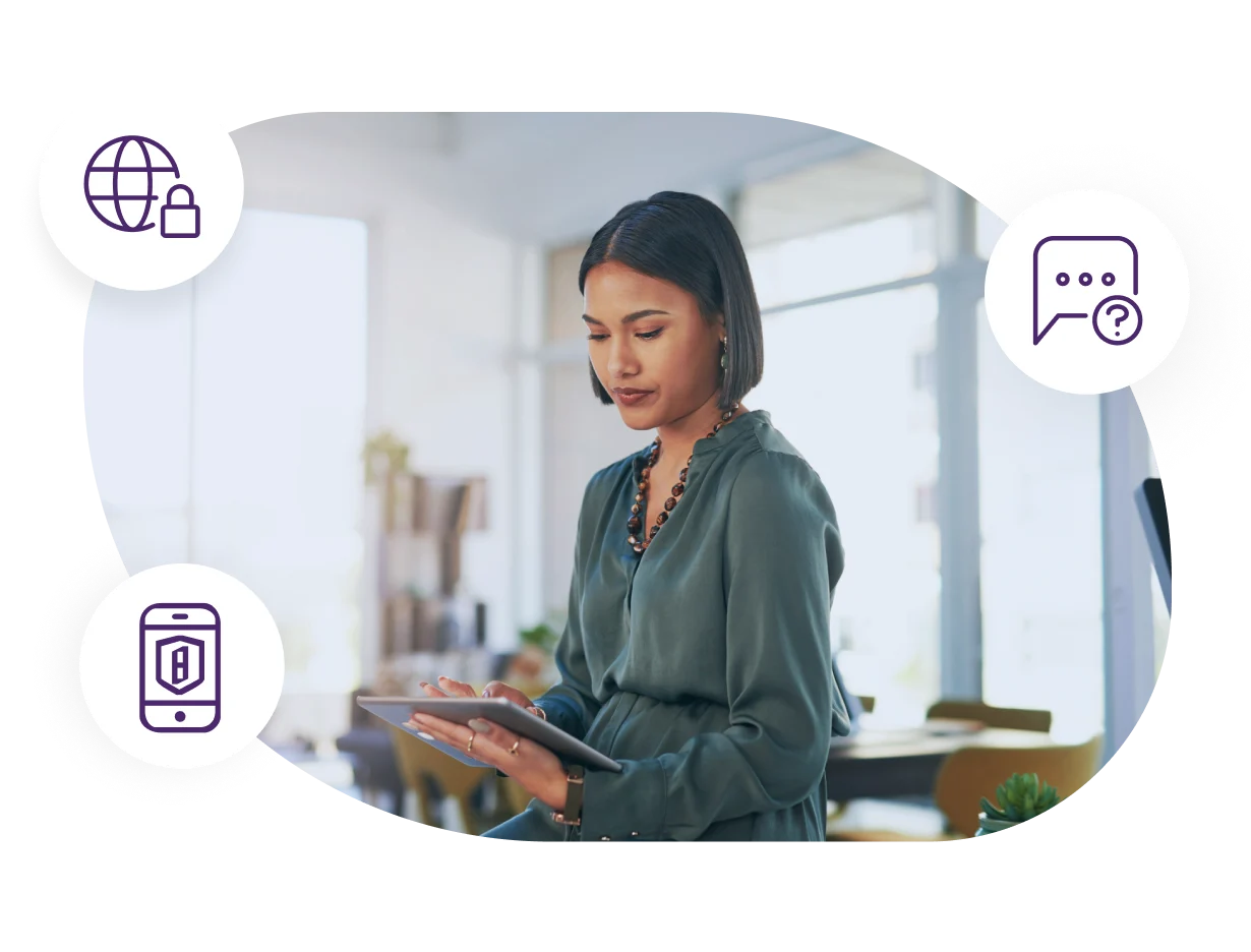 Une image montrant une femme utilisant sa tablette. Diverses icônes de sécurité en ligne de TELUS peuvent également être vues autour d'elle.