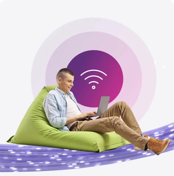 Un homme utilisant un ordinateur portable