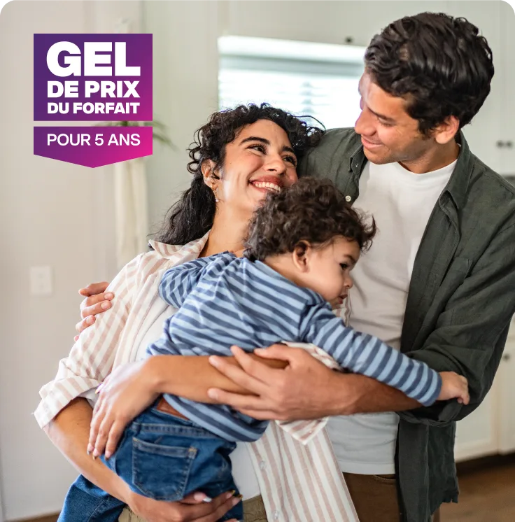 Une image montrant un couple en train d'enlacer joyeusement son enfant et une bannière indiquant « Forfait de 5 ans, prix garanti ».