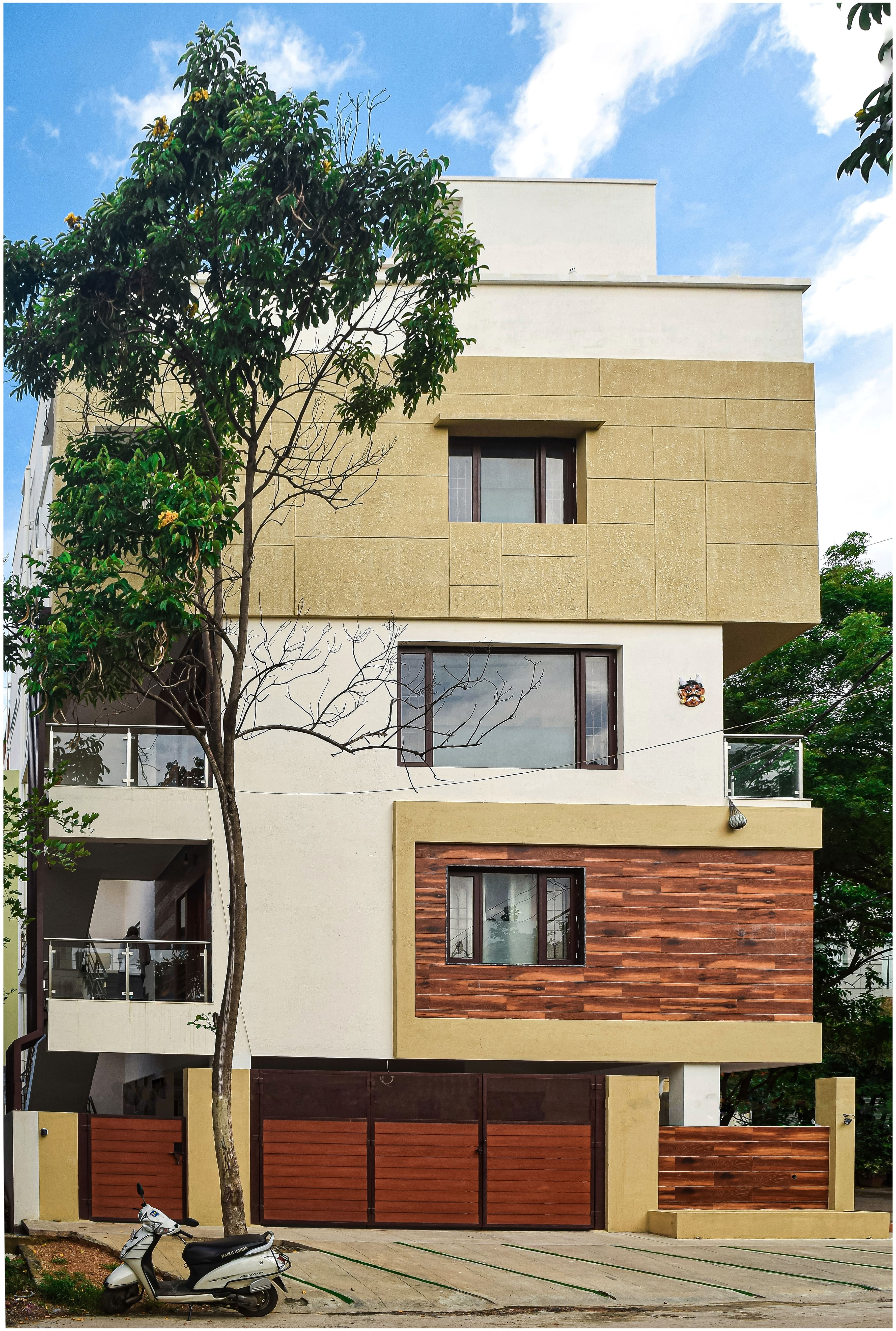 HAMSA & VIJAY’S RESIDENCE