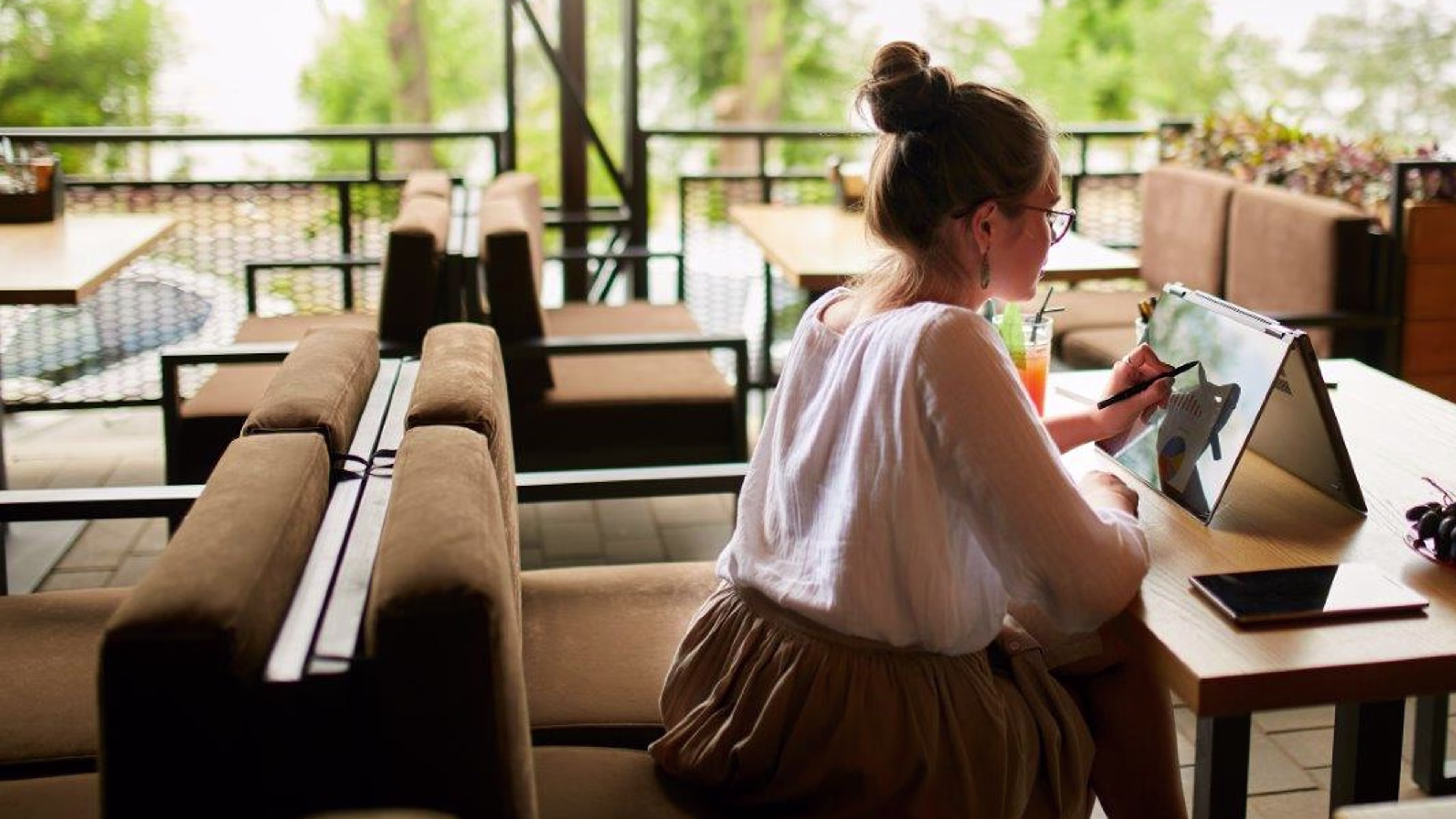 Hybrid Workspace: Will Short Term Reactivity become Long Term Reality?