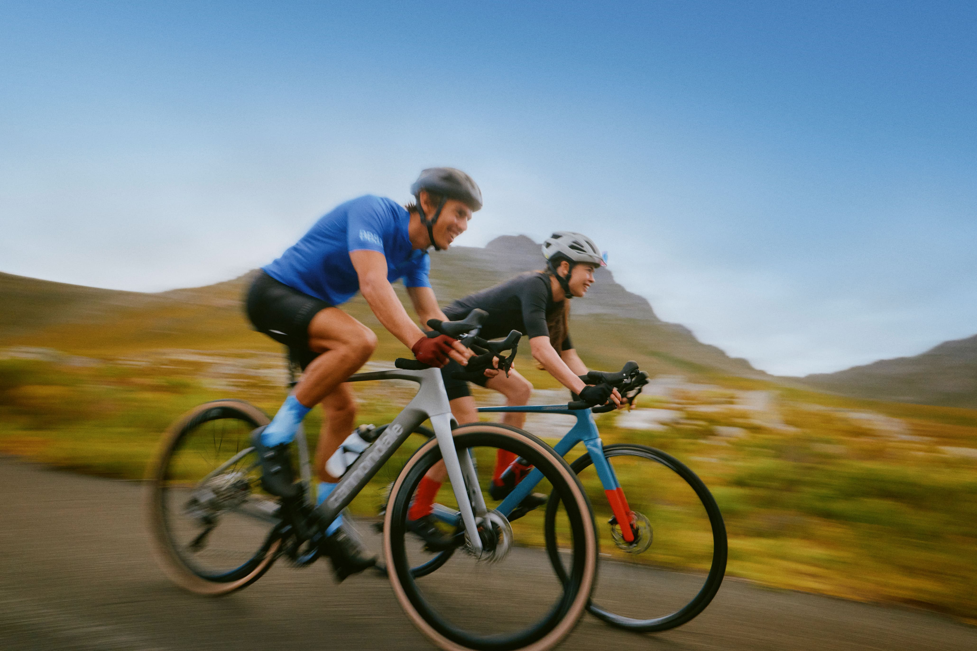 Bild Fahrradfahrerin Wald Berge BusinessBike