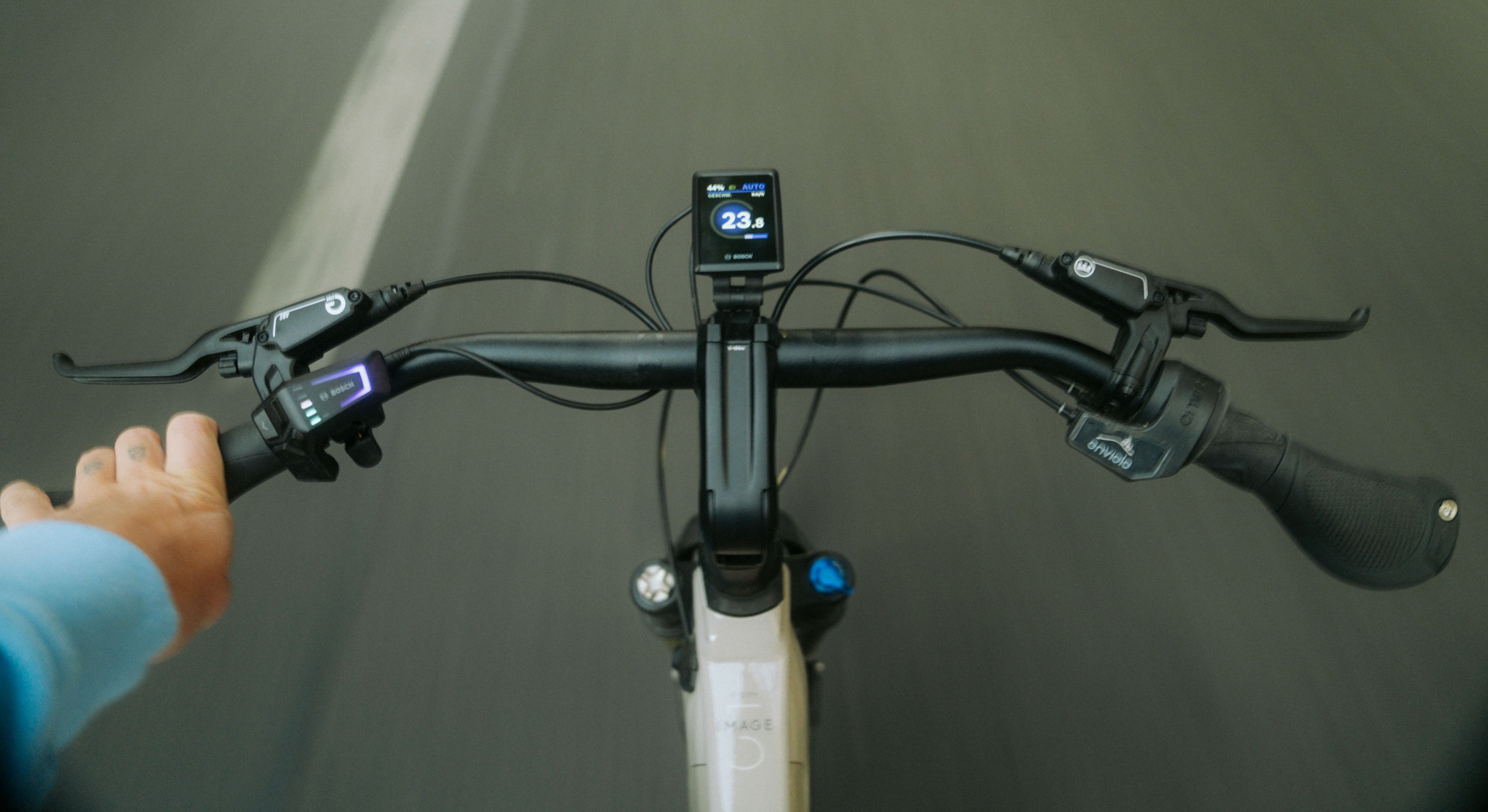 Nahaufnahme eines Fahrradlenkers