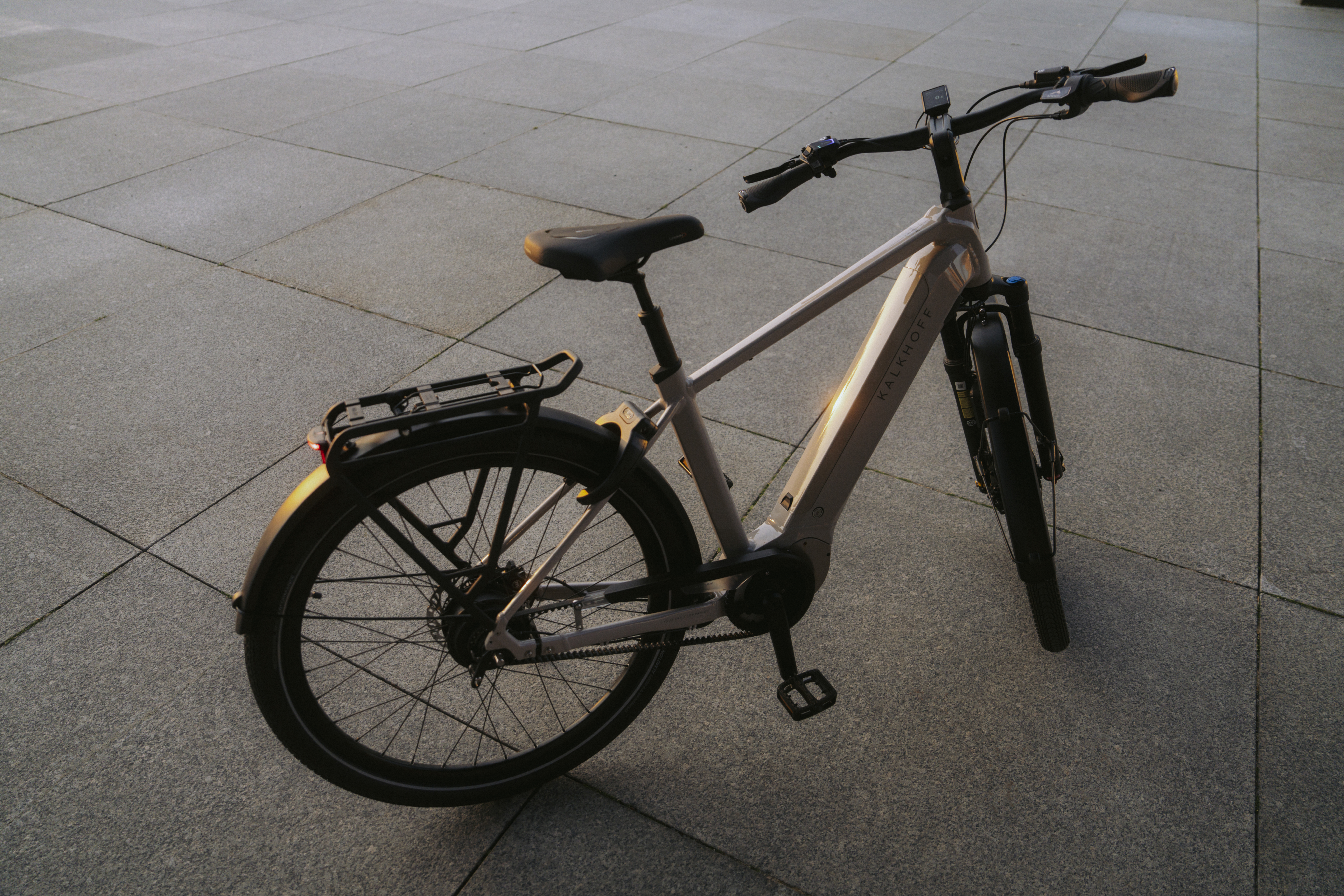 Bild von einem E-Bike an einem Fahrradständer