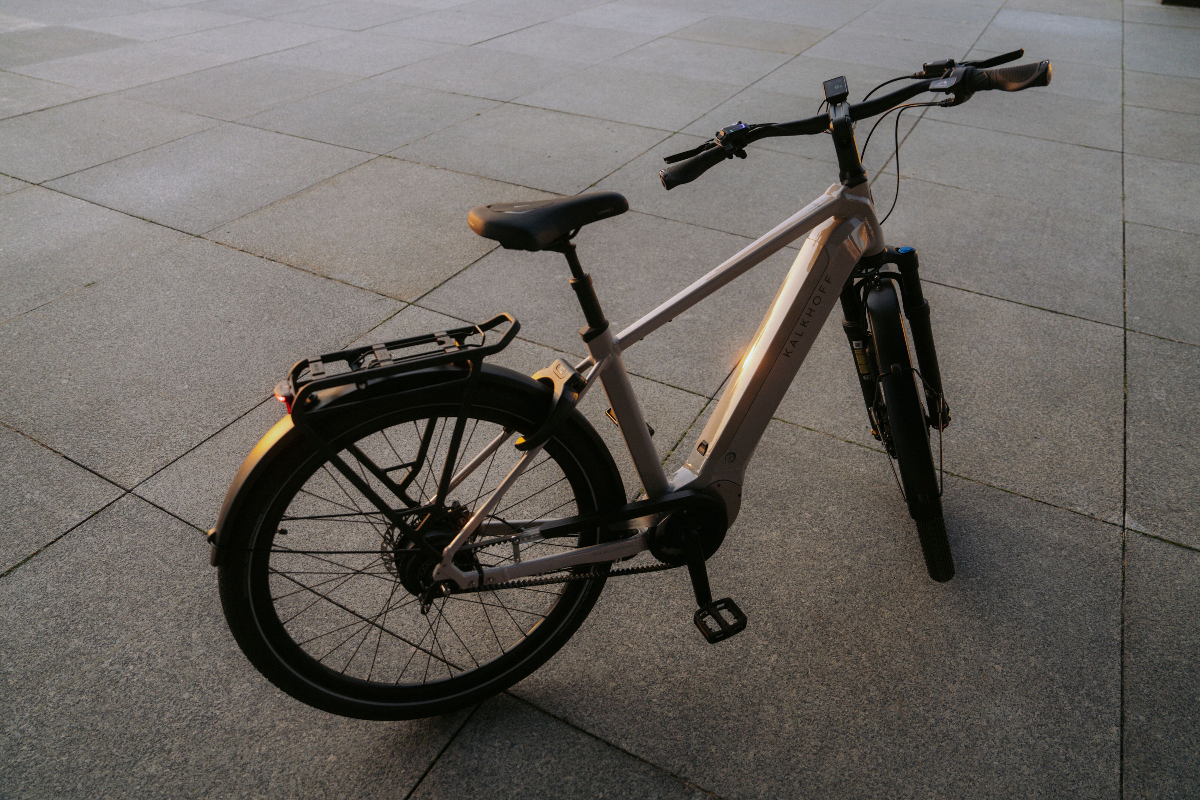 Bild von einem E-Bike an einem Fahrradständer