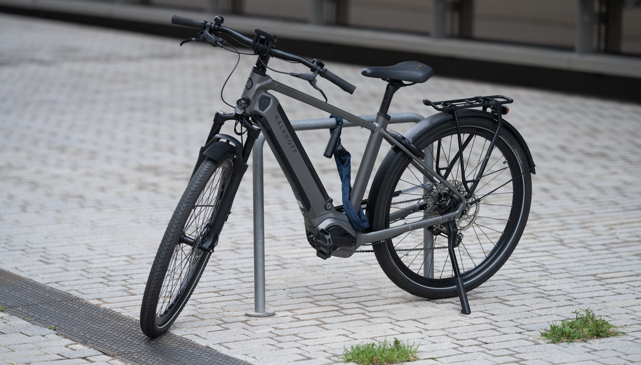 Bild von einem E-Bike an einem Fahrradständer