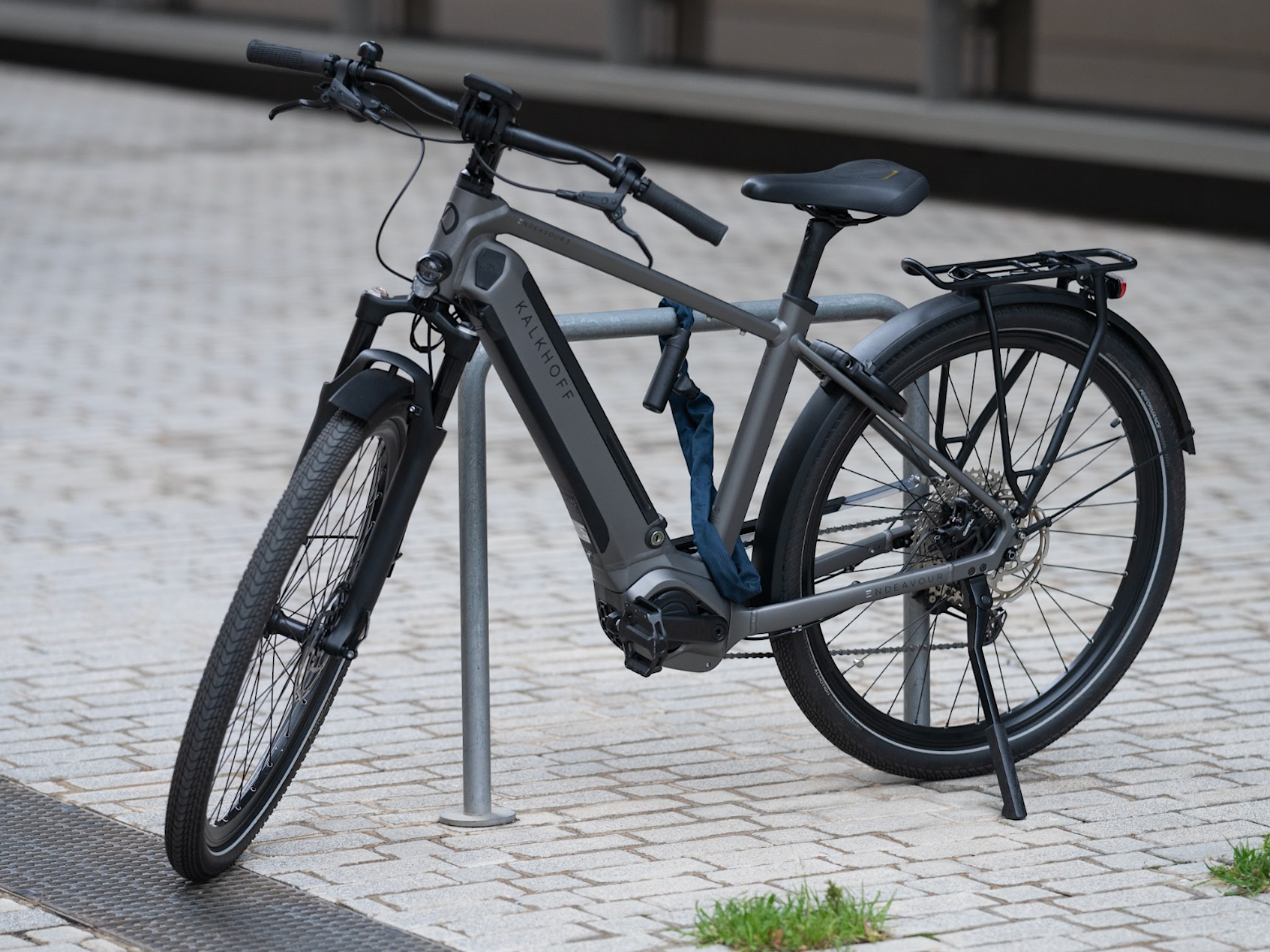 Bild von einem E-Bike an einem Fahrradständer