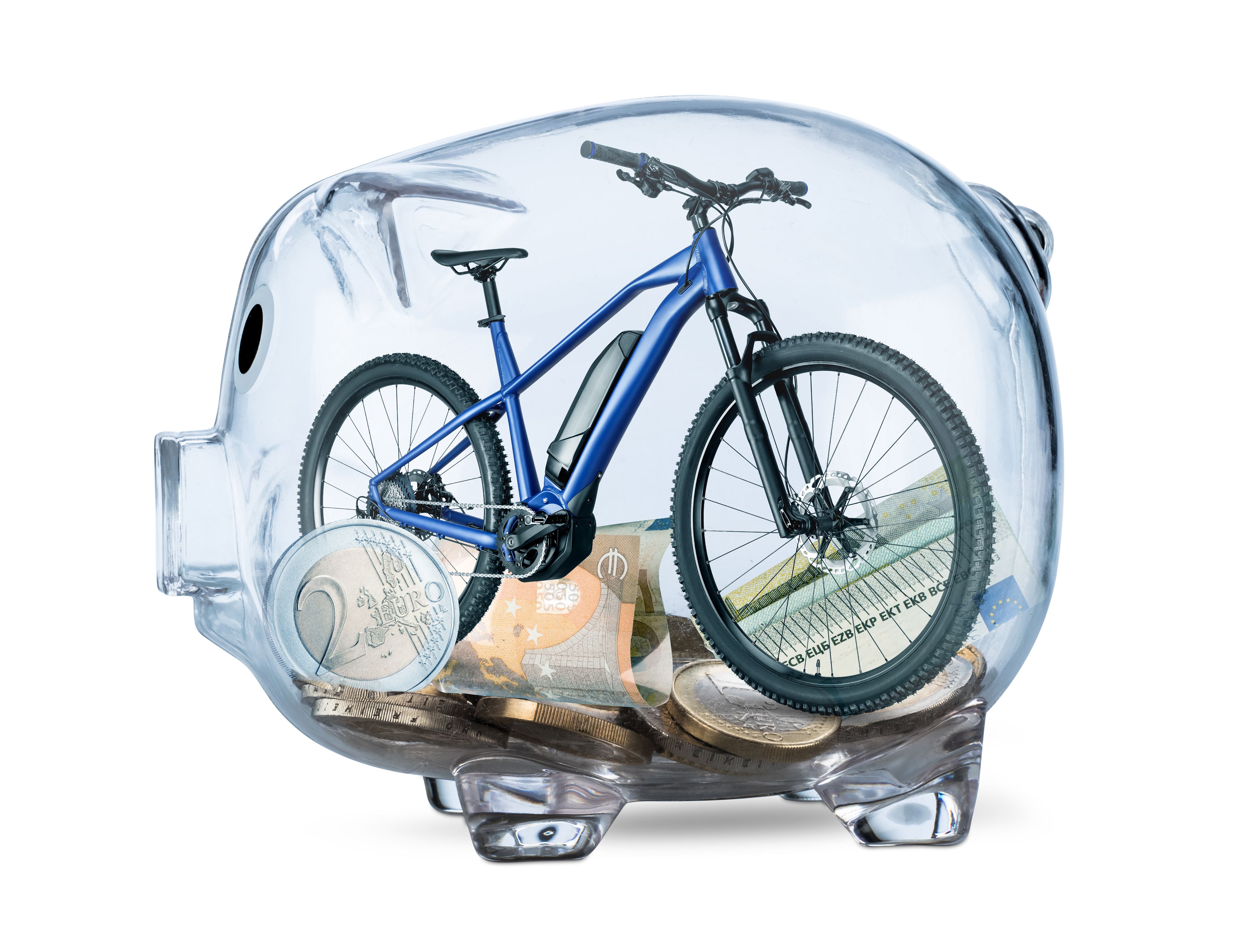 E-Bike in einem Sparschwein mit Münzen und Scheinen 