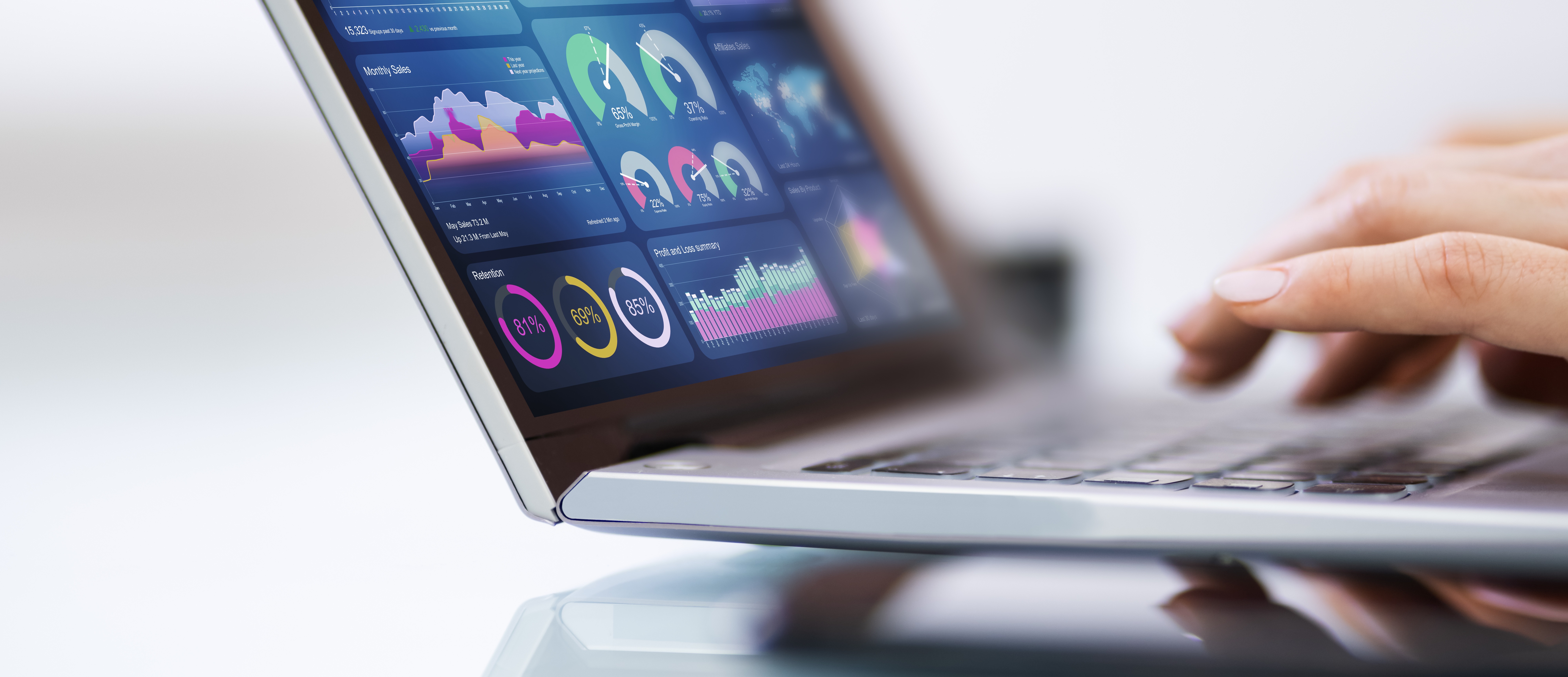 Laptop mit Statistiken