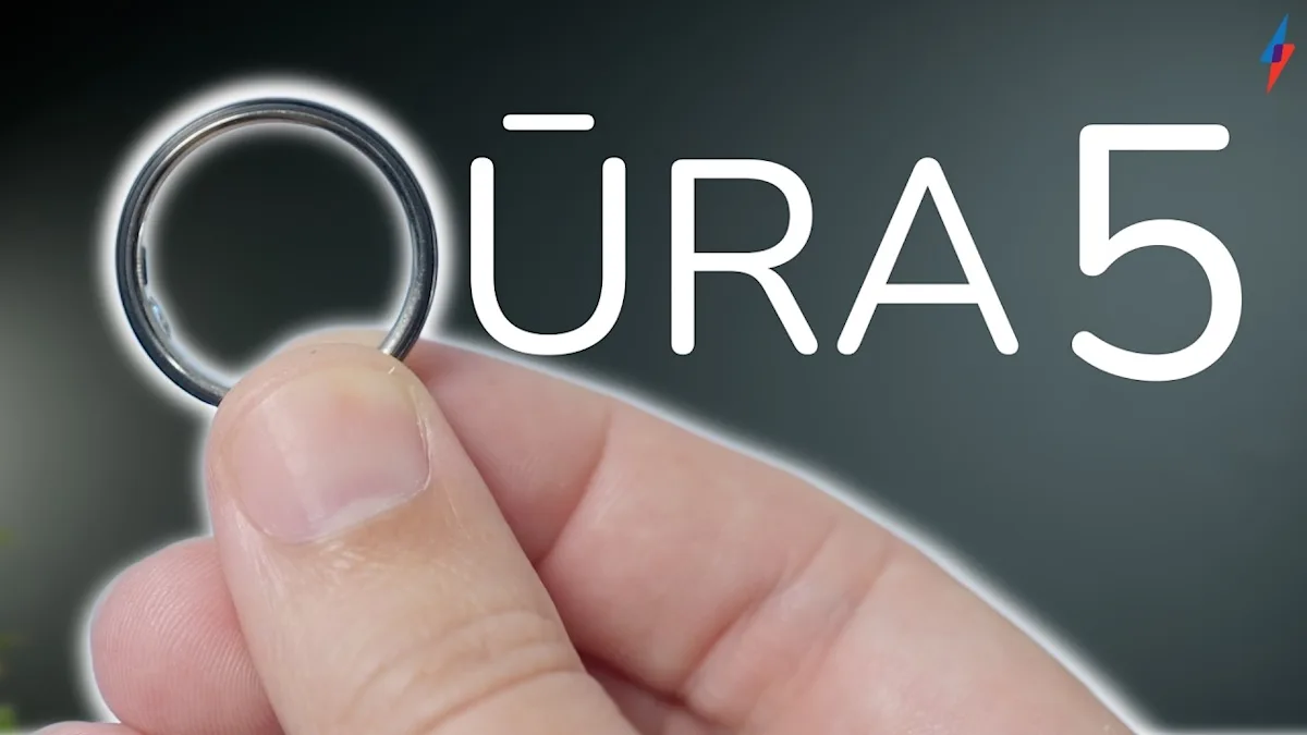 Oura Ring 5智能戒指在用户指间,结合AI技术展示健康数据