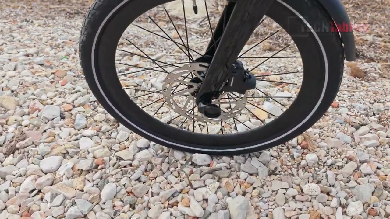 Reviewer%20demonstrating%20the%20ADO%20Air%20Carbon%20Pro%27s%20foldable%20design%20by%20latching%20the%20handlebar%20in%20an%20unfolded%20position.