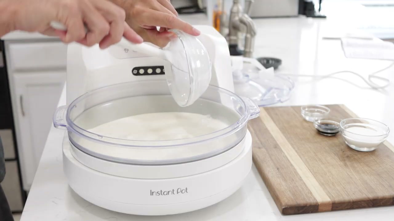 Reviewer%20shows%20the%20InstantChill%20Ice%20Cream%20Maker%27s%20internal%20components%2C%20including%20the%20motor%2C%20churner%2C%20bowl%2C%20and%20freezing%20plate.