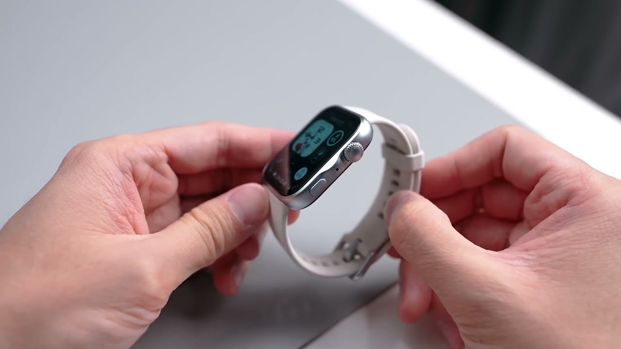 Reviewer%20holding%20the%20Huawei%20Watch%20Fit%205%20Pro%2C%20showcasing%20its%20square-ish%20display%20and%20premium%20white%20finish.