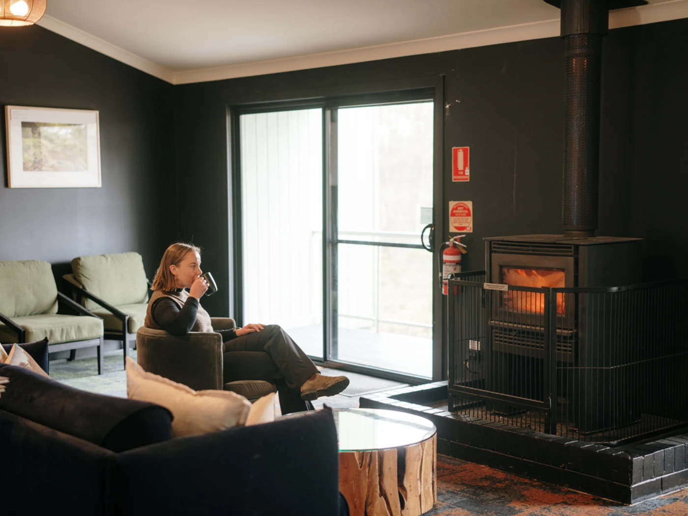 Cradle Mountain - Sitting area next to the fire 2