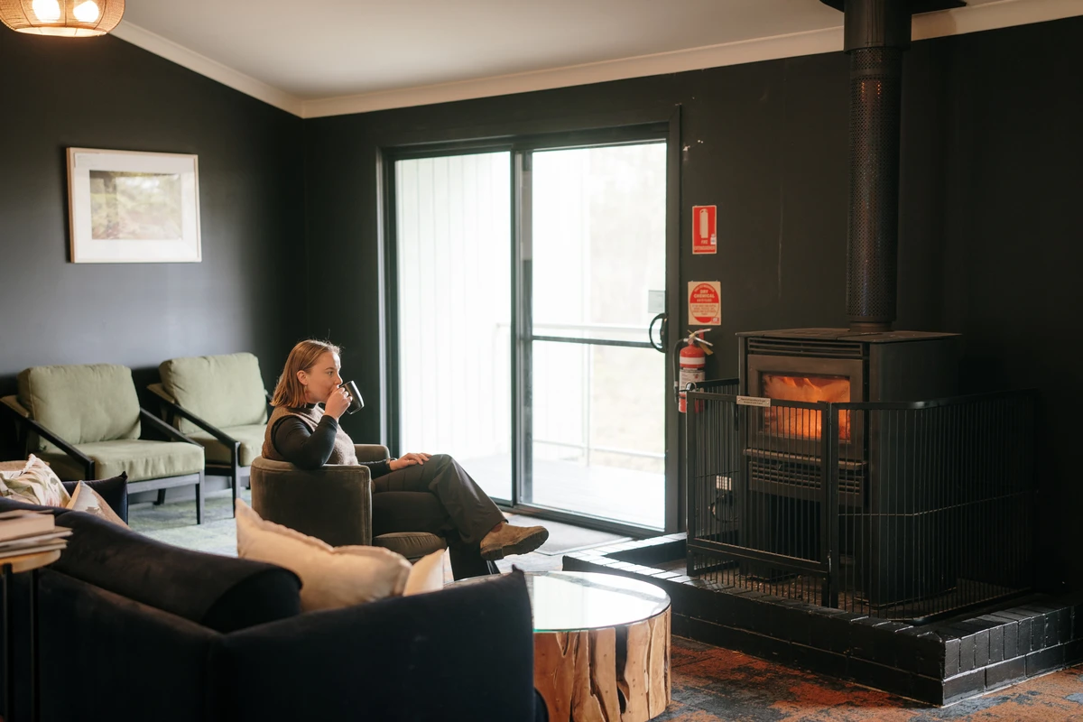 Cradle Mountain - Sitting area next to the fire 2
