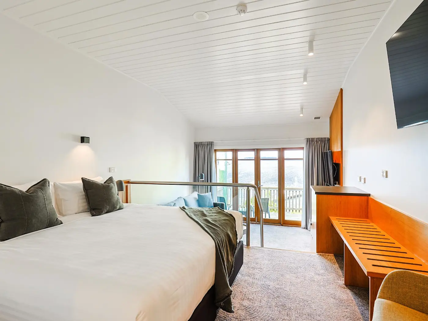 Premium Harbour View Room at Strahan Village