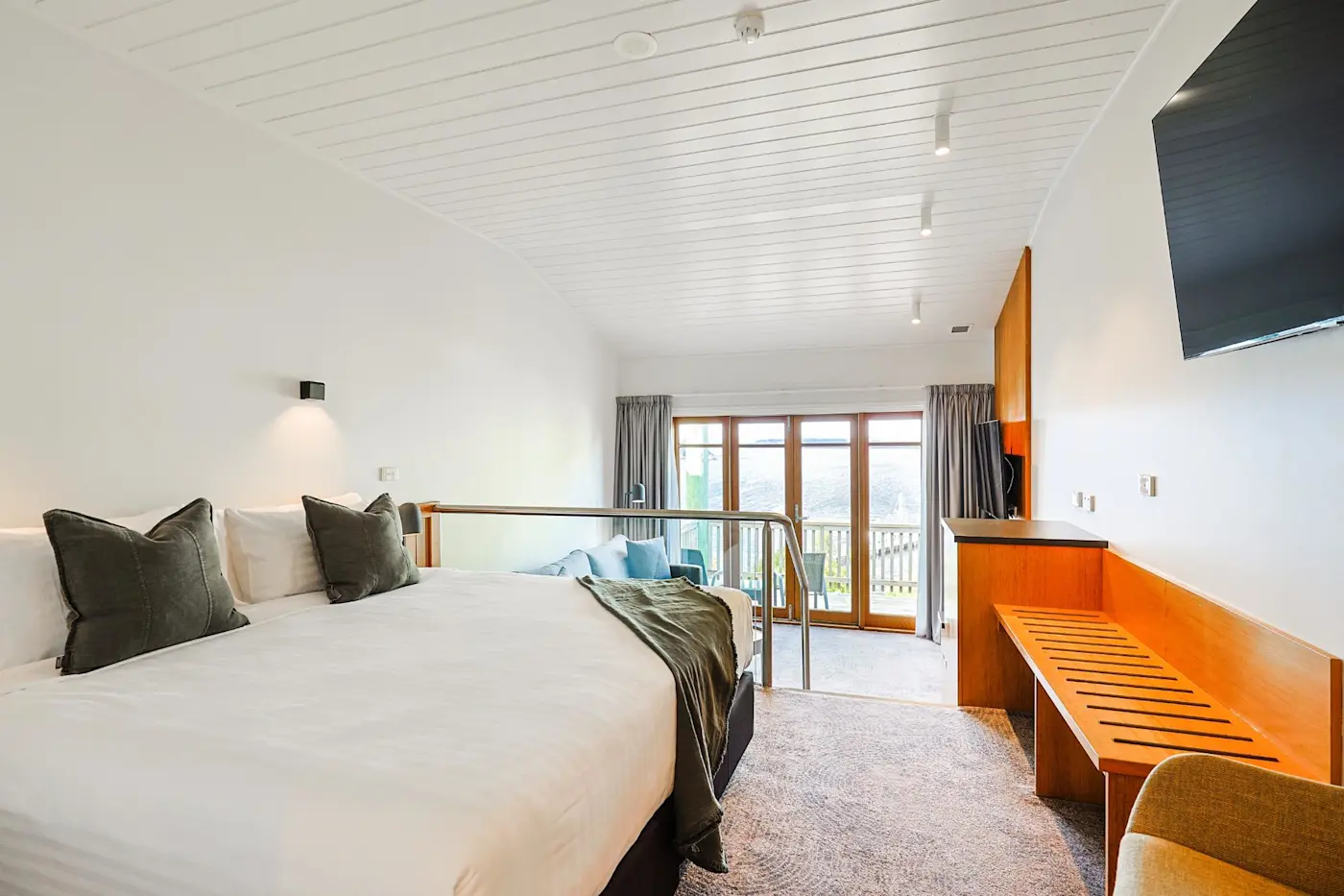 Premium Harbour View Room at Strahan Village