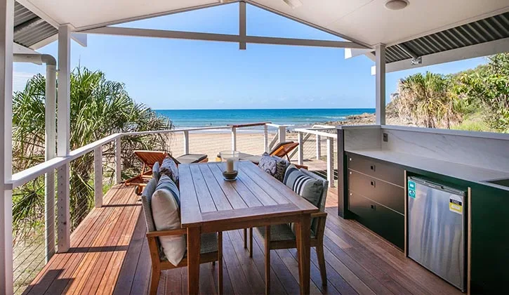 Outdoor seating area of a bungalow facing the beach in Agnes Water