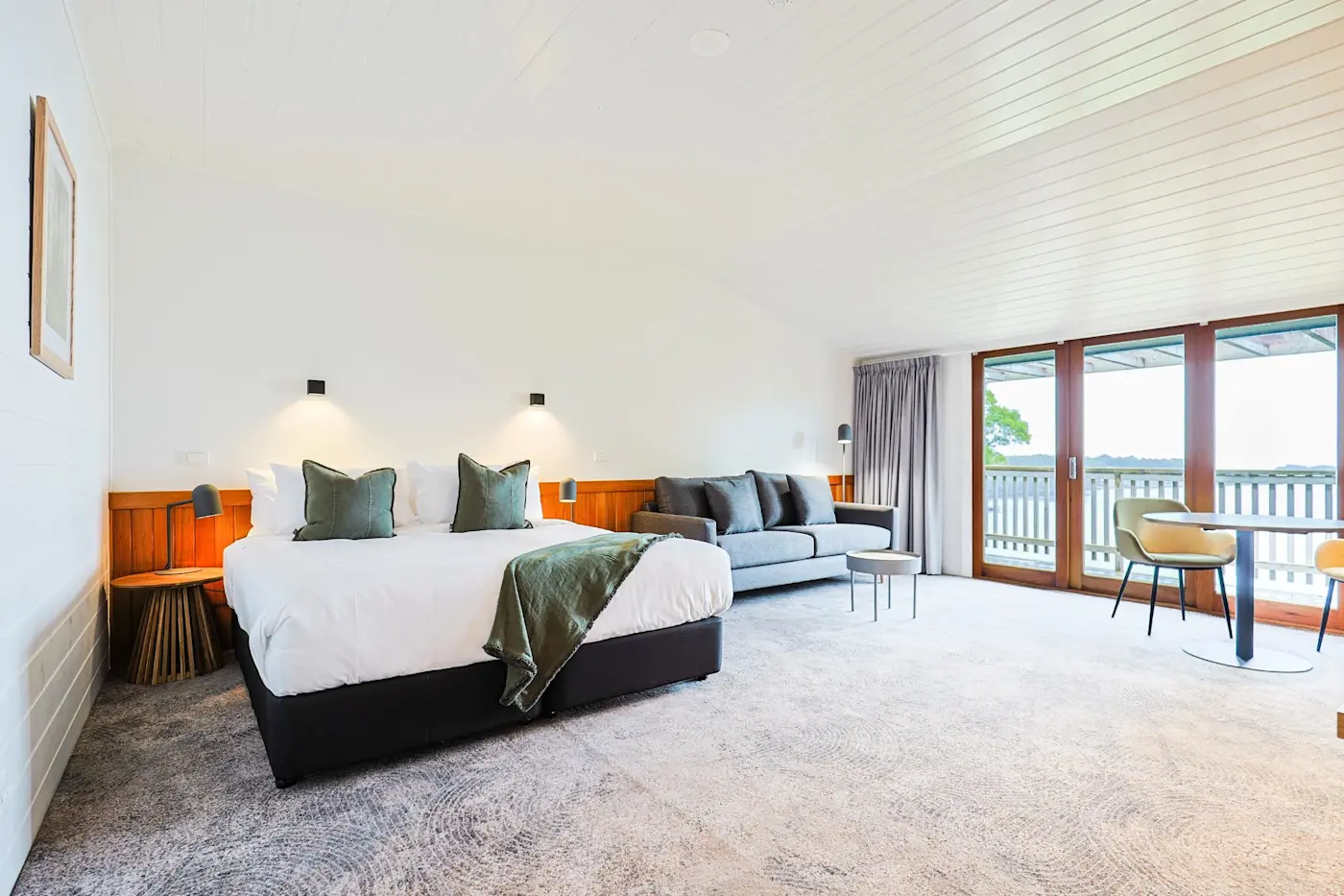  Accessible Premium Harbour View Room at Strahan Village