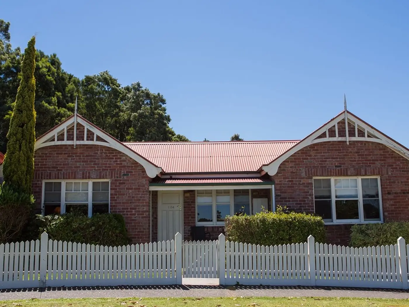 Strahan Village Waterfront Two Room Cottage accommodation
