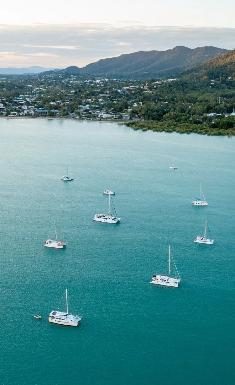 Airlie Beach tours and sailing boats