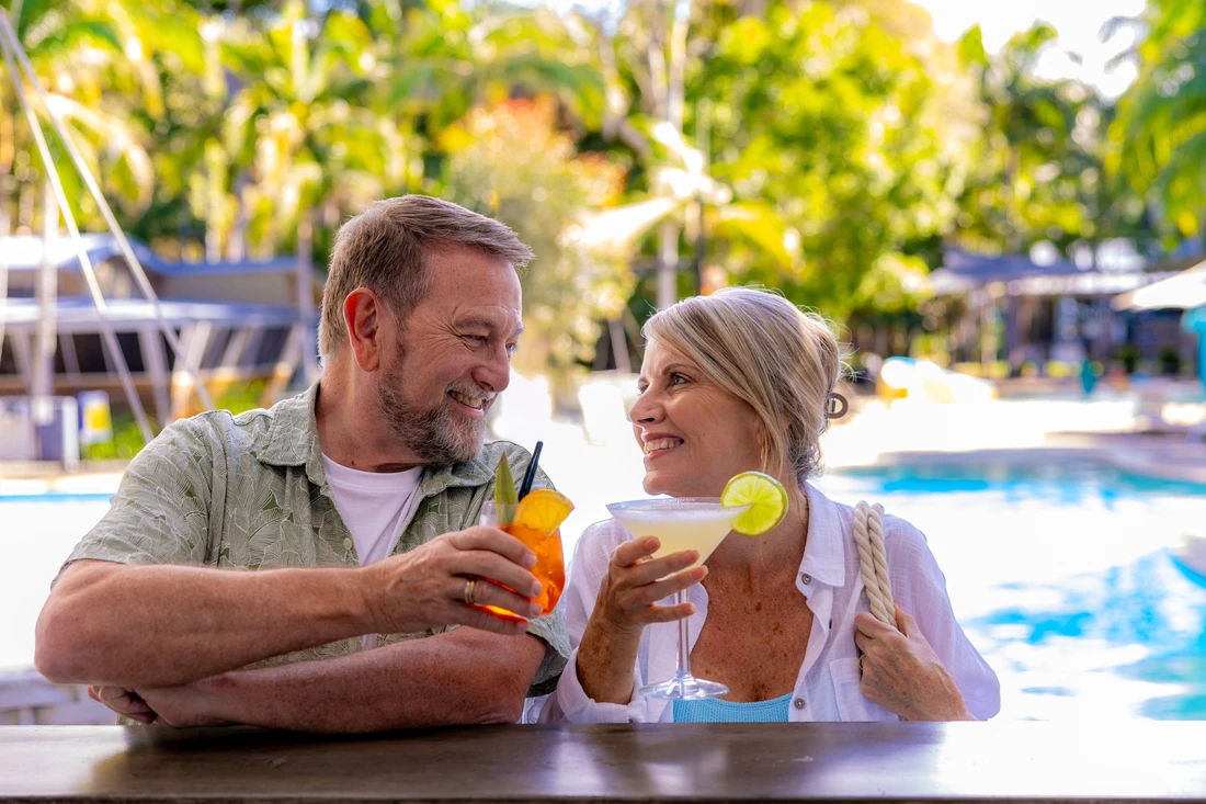 couple drinking cocktails at Angourie Resort