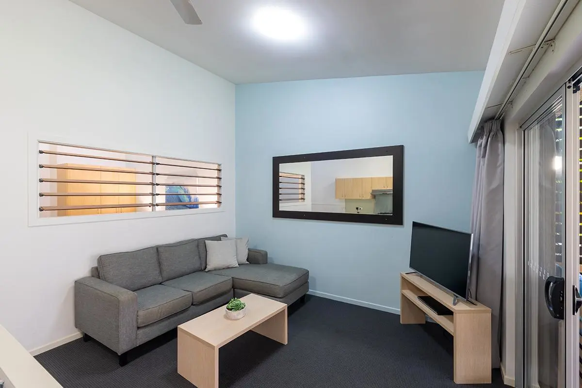 Angourie Resort - 1 Bedroom Spa Apartment - Living Room