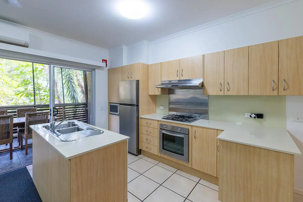 Angourie Resort - 1 Bedroom Accessible Apartment - Kitchen
